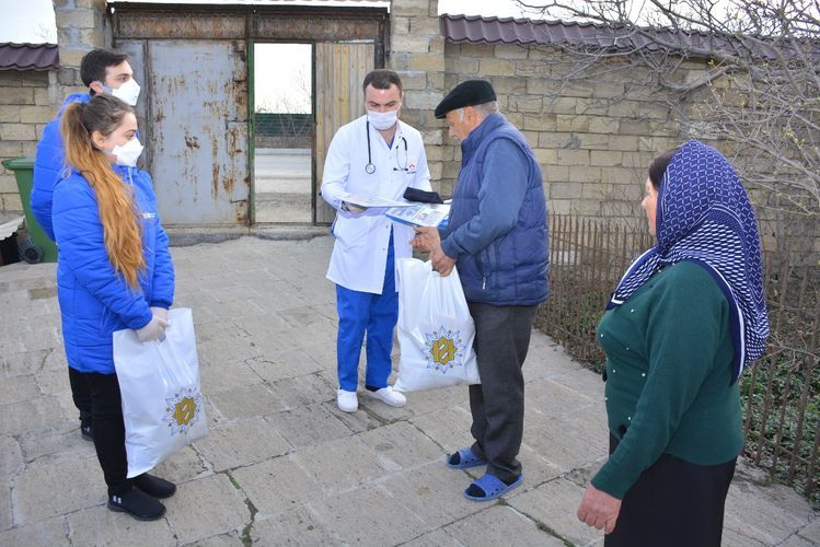 Heydər Əliyev Fondu tənha yaşayan yaşlı insanlara yardım etdi - FOTO