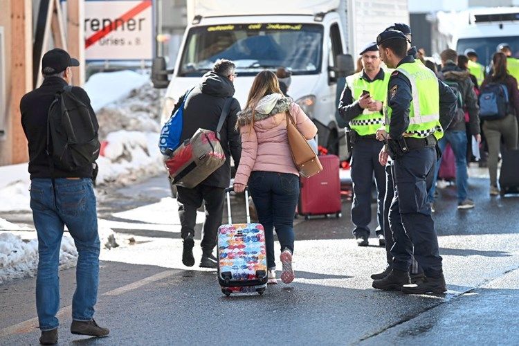 Dünya ölkələrində KORONAVİRUS QADAĞASI