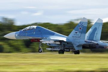 Rusiyaya məxsus "Su-27" dənizə düşdü