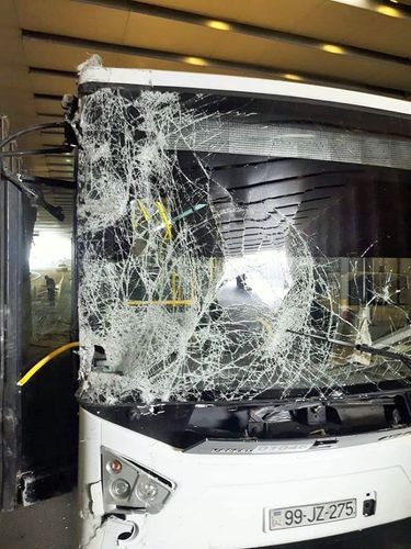 Bakıda qəza törədən avtobus tunelə çırpıldı - FOTO