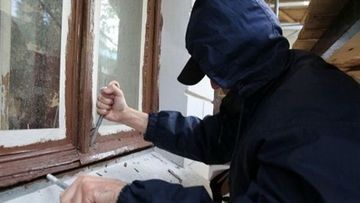 Otən il oğurluq edən keçmiş məhkum tutuldu