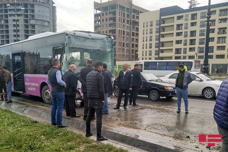 İki avtobus toqquşdu: 8 yaralı - FOTO - VİDEO - YENİLƏNİB
