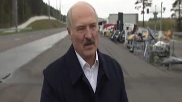 Belarus prezidenti: "Başqa qadınlarla öpüşməyin"