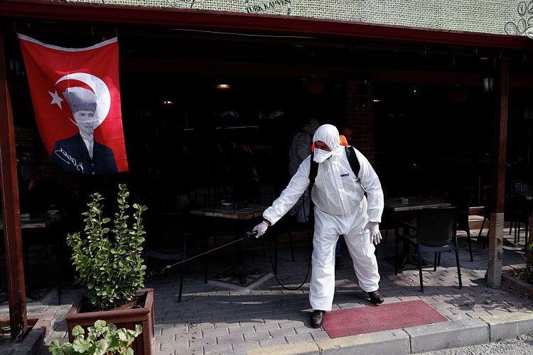 Türkiyənin 15 vilayətində 4 gün küçəyə çıxmaq qadağan edildi