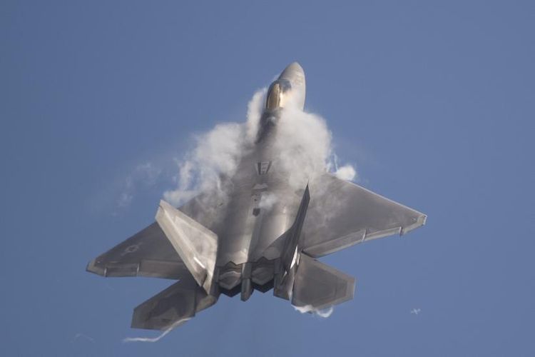 ABŞ-da F-22 qırıcısı aviabaza yaxınlığında qəzaya uğradı