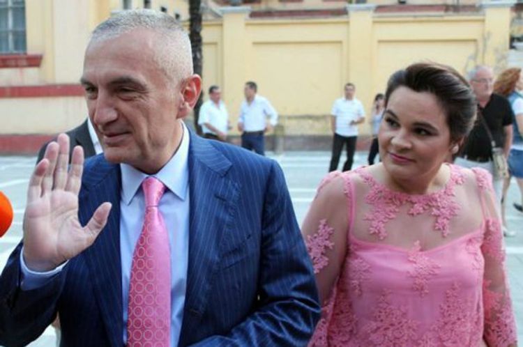 Albaniya prezidentinin xanımını polis saxladı: az sonra...