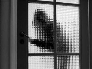 Mənzildən 3 min manatlıq oğurluq edildi