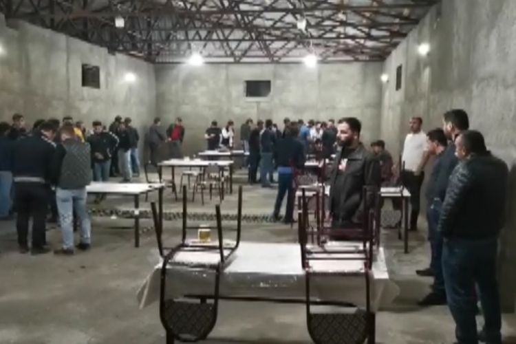 “Kəlbəcər” restoranı cərimələnib: 32 nəfər saxlanıldı - FOTO