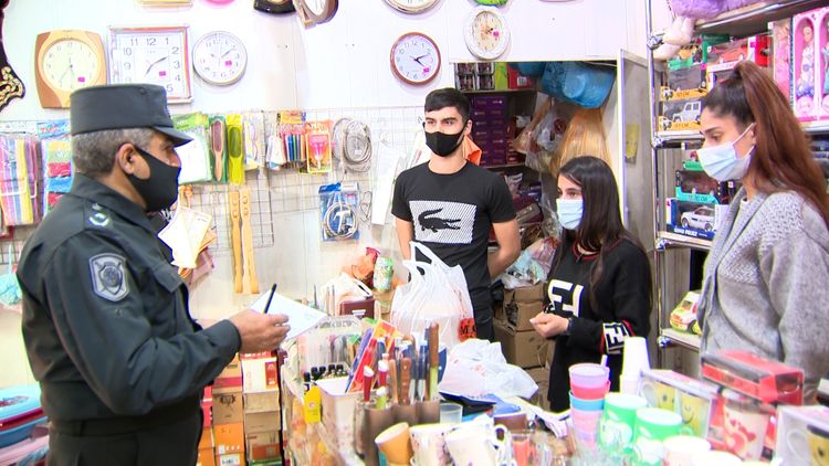 Mağazaya maskasız girənlər cəzalandırıldı - FOTO