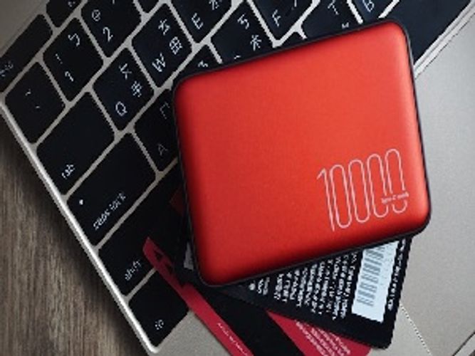 Böyük tutuma malik kiçik akkumulyator - 2 USB portlu