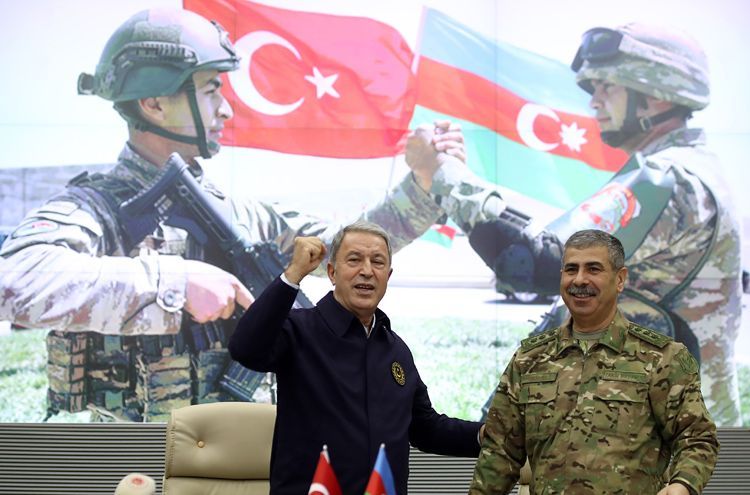 Hulusi Akar: “Hamımız gözü yaşlı azərbaycanlı qardaşlarımızın uğurlarını..." 