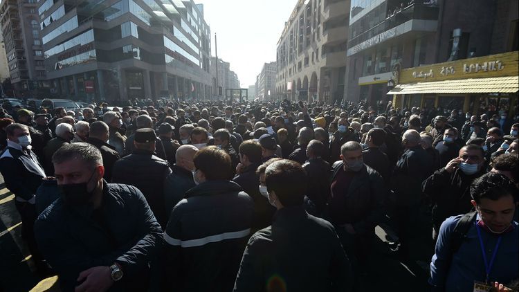 Ermənistanda Paşinyanın istefası tələbi ilə keçirilən aksiyada 62 nəfər saxlanıldı