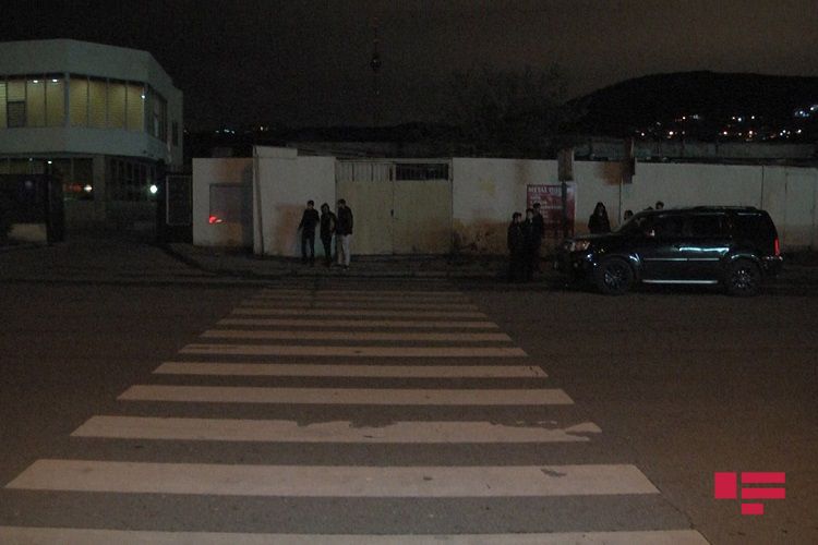 Bakıda piyada keçidindən keçən gənc oğlanı avtomobil vurub - FOTO