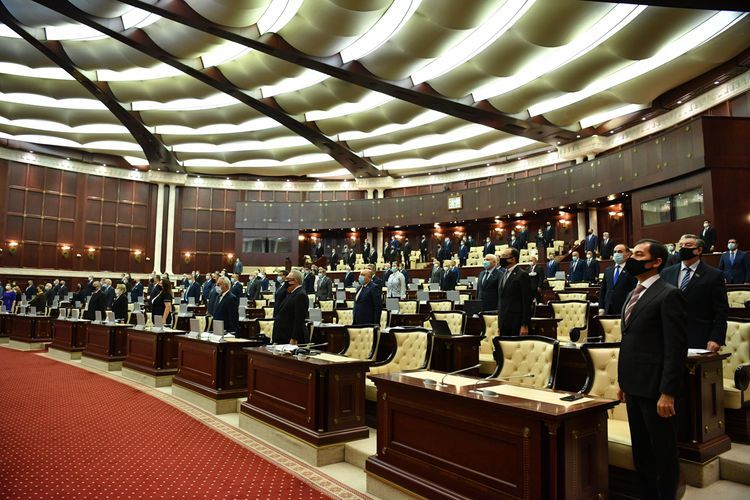 Şəhidlərin ruhu Milli Məclisdə yad edildi