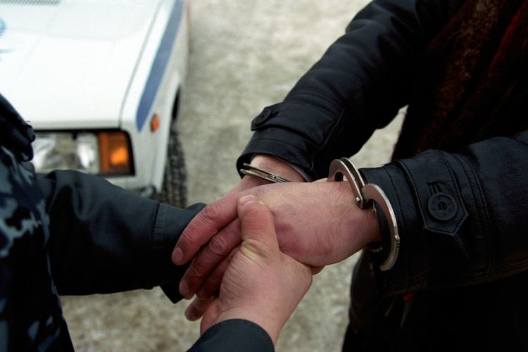 Sumqayıtda narkotik ilə saxlanılan şəxsin evindən odlu silah aşkarlanıb