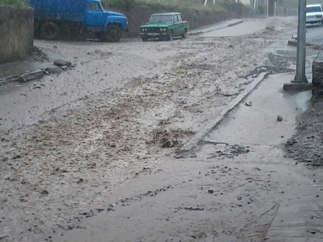 Leysan bu rayonda fəsadlar törətdi, elektrik enerjisi kəsildi 