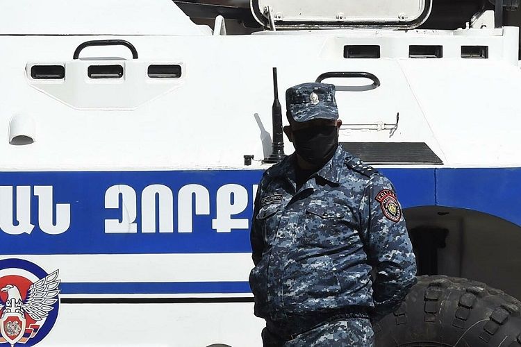 İrəvanda "Armenia" hava yolları şirkətinin ofisini qarət etdilər