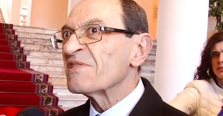 Ermənistanda istefa ərizəsi yazan nazir müavini işdən çıxarıldı