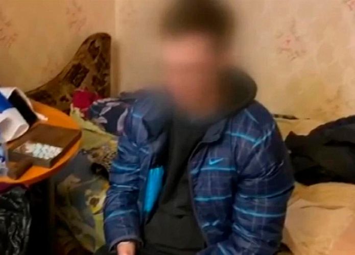 Azyaşlı qızına narkotik satdıran ata tutuldu