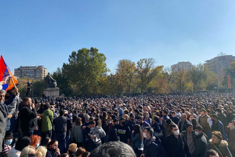 Paşinyanın istefasını tələb edən etirazçılar İrəvanda mərkəzi küçələri bağladı