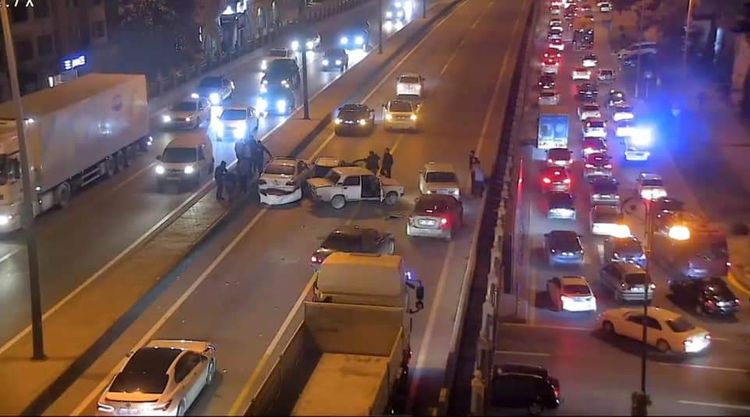 Ziya Bünyadov prospektində baş vermiş avtoqəza sıxlığa səbəb oldu