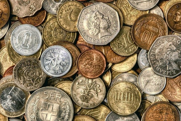 Cütlük yeni köçdükləri evdən 25 min dollarlıq qədim sikkə tapdı