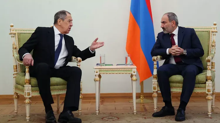 Lavrov Paşinyan görüşündə Rusiya bayrağı olmayıb - Aydınlıq gətirildi