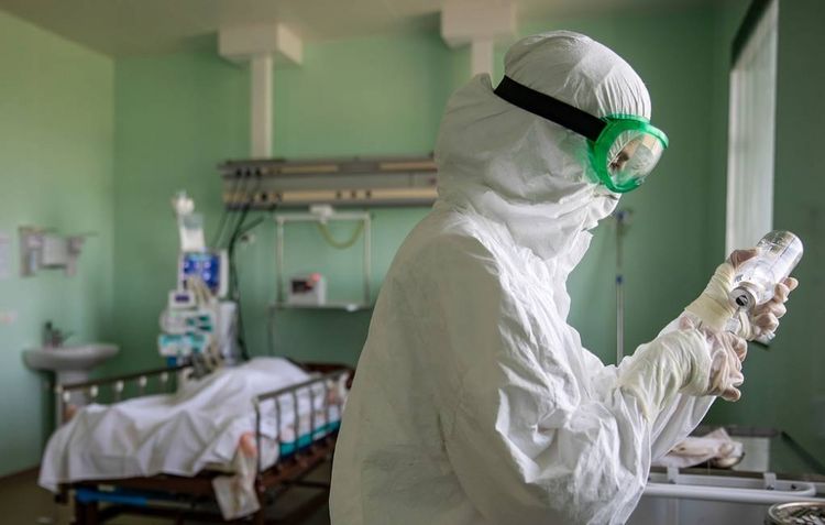 Evdən çıxan 51 koronavirus xəstəsinə cinayət işi açıldı