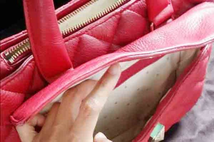 İki şəhərdə iki qadına qarşı soyğunçuluq 