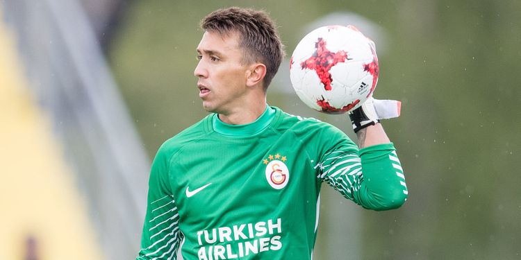 “Qalatasaray”ın kapitanı 5 aydan sonra məşqə başladı 