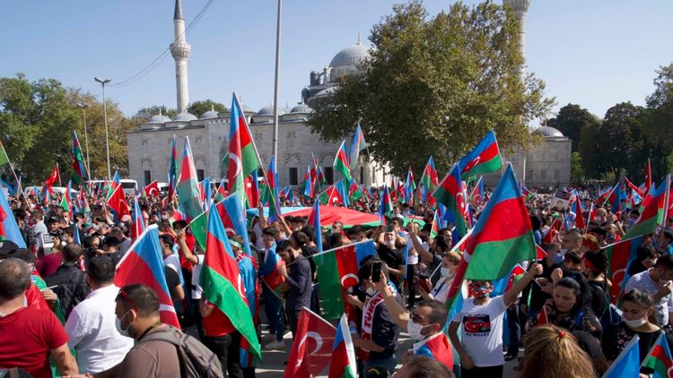 "Ya Qarabağ, ya ölüm" - İstanbulda möhtəşəm mitinq - FOTOLENT