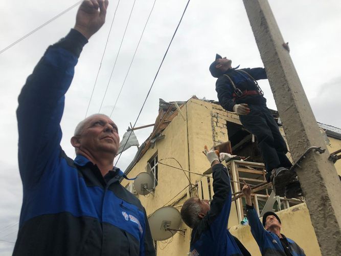 Cəbhə bölgəsində sıradan çıxan elektrik xətləri bərpa olundu