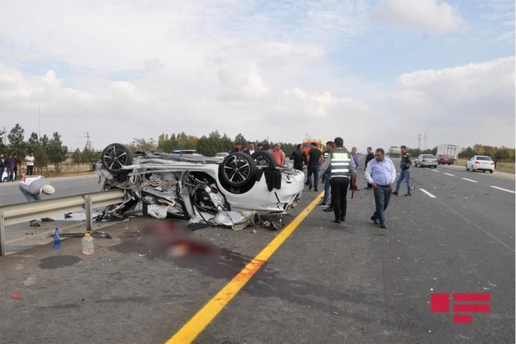 Bir ailənin iki üzvü yol qəzasında öldü