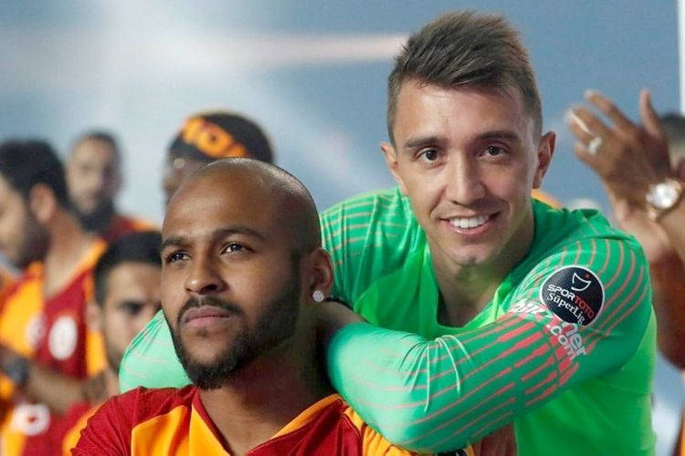 “Qalatasaray” qapıçısı ilə yeni müqavilə bağlayır