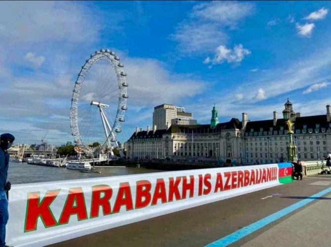 Londonun mərkəzində “Qarabağ Azərbaycandır!” şüarı 