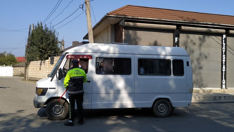 Avtobusa çox sərnişin yığan sürücülər cərimələndi - FOTO