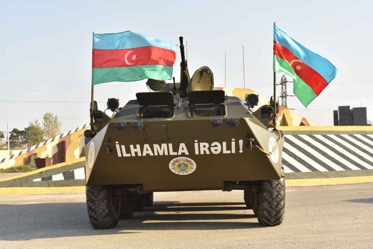 DSX-ya BTR-70M tipli zirehli texnika hədiyyə edildi - İLHAMLA İRƏLİ!