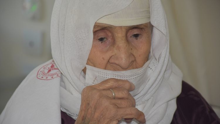 120 yaşlı qadın koronavirusa qalib gəldi