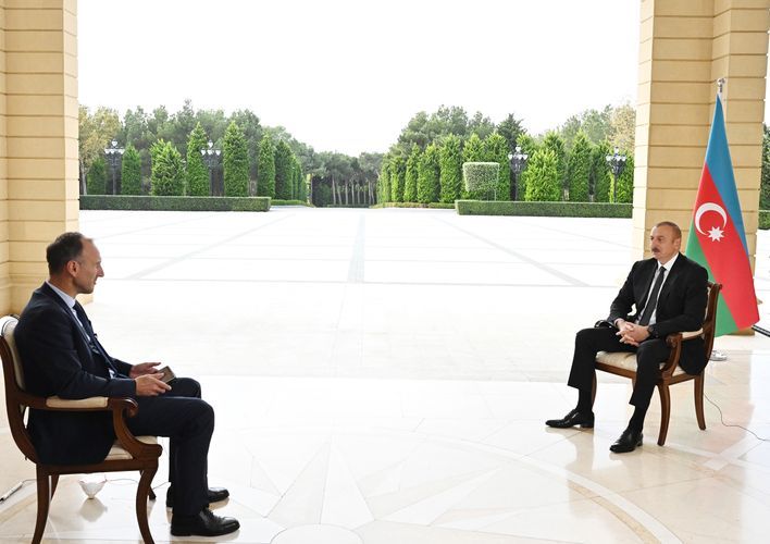 Prezident: "Bu, bizimlə Ermənistan arasında olan döyüşdür və hər kəs ondan uzaqda durmalıdır"
