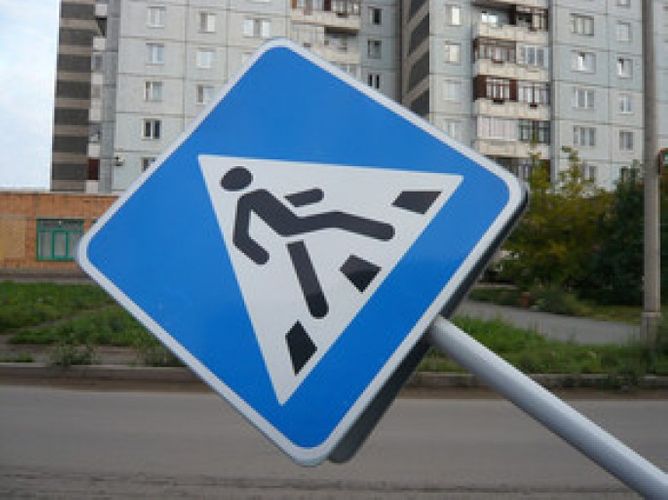 Bakıda yolu keçən gənci avtomobil vurdu