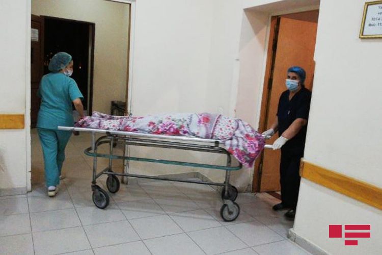 Nişanlısını qətlə yetirdi, anasını isə ağır yaraladı