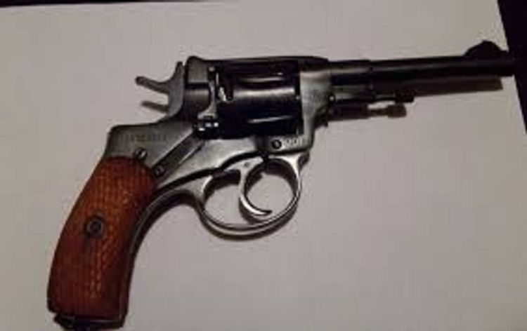 Bakıda küçədə "Revolver”, “TT” markalı silahlar tapıldı