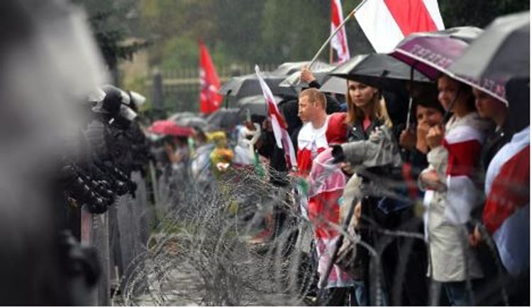 Minskdə etirazçıların Prezident iqamətgahına yürüşünün qarşısı alındı