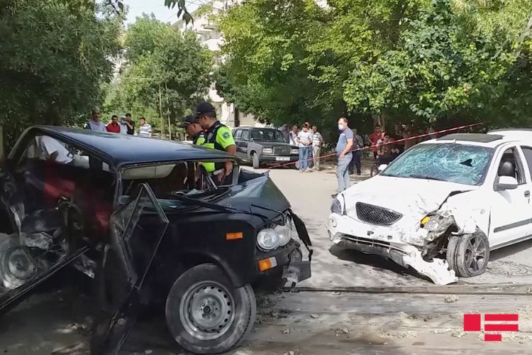 İdarəetməni itirib 3 maşına çırpıldı: ölən var - FOTO