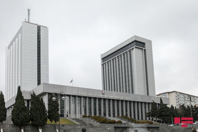 NK-nın minik avtomobilləri üzrə dövlət rüsumu müəyyən etməsi səlahiyyəti ləğv olunur