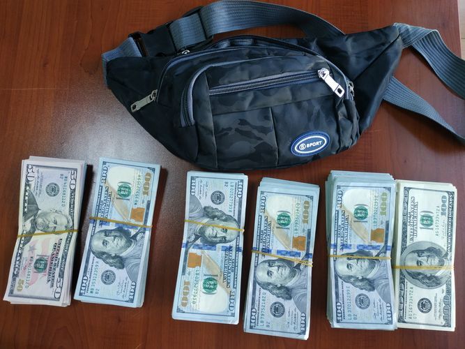  Azərbaycandan külli miqdarda dollar çıxarılmasının qarşısı alındı