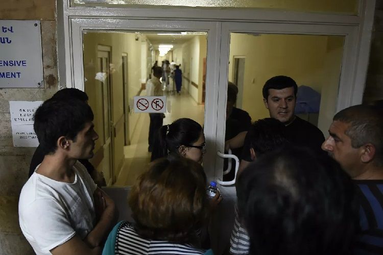 Ermənistan xəstəxanalarına qəbul dayandırıldı: ancaq ağır xəstələr...