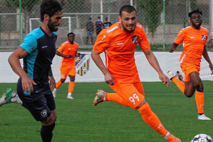 Ermənistanın futbol çempionatı dayandırıldı