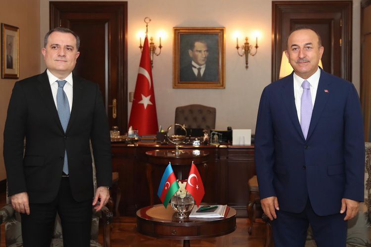 Çavuşoğlu və Ceyhun Bayramov arasında danışıq oldu