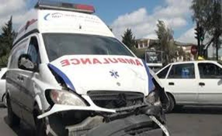 Təcili yardım maşını camış sürüsünə çırpıldı: yaralılar var